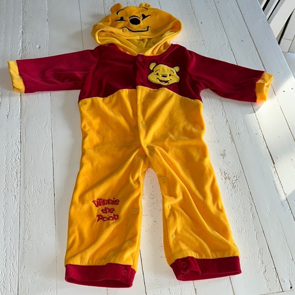 🎀12/18m Vintage orange/red velvet Winnie the Pooh Baby button up Onesie